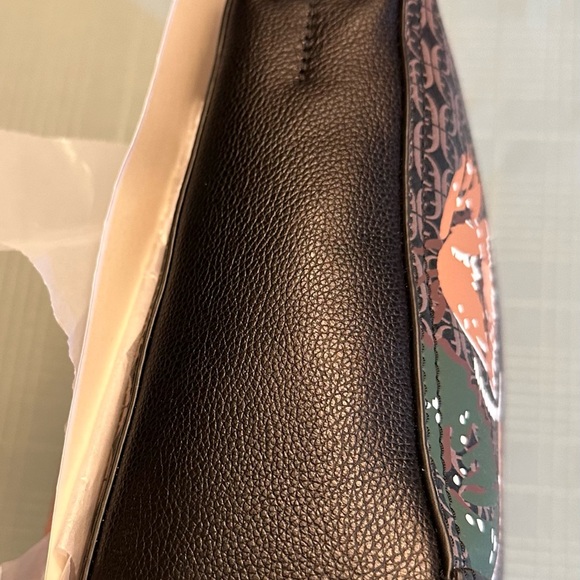 Brand New with tags Fossil purse. - Picture 2 of 4